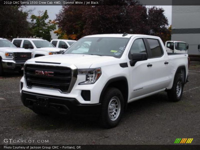 Front 3/4 View of 2019 Sierra 1500 Crew Cab 4WD