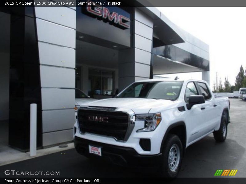 Front 3/4 View of 2019 Sierra 1500 Crew Cab 4WD