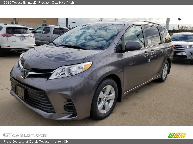 Front 3/4 View of 2020 Sienna LE