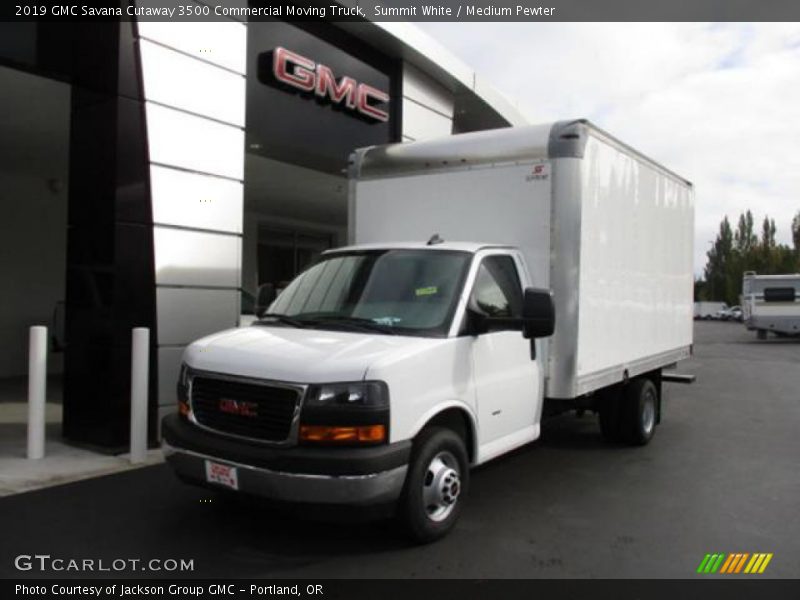 Front 3/4 View of 2019 Savana Cutaway 3500 Commercial Moving Truck