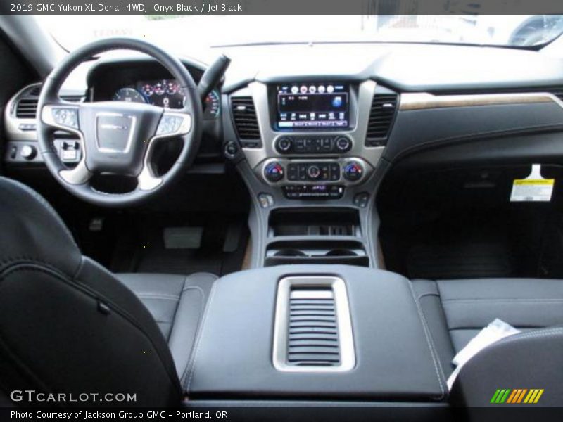 Onyx Black / Jet Black 2019 GMC Yukon XL Denali 4WD