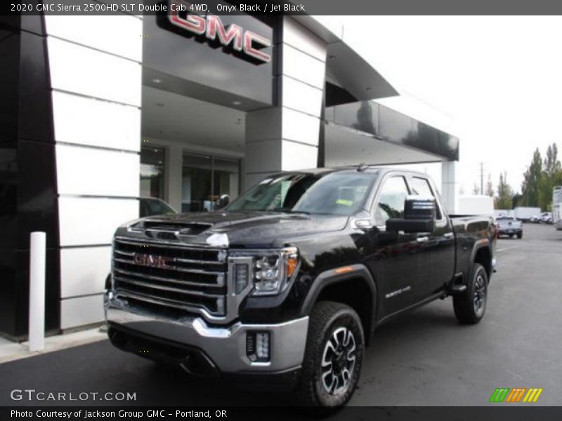 Front 3/4 View of 2020 Sierra 2500HD SLT Double Cab 4WD