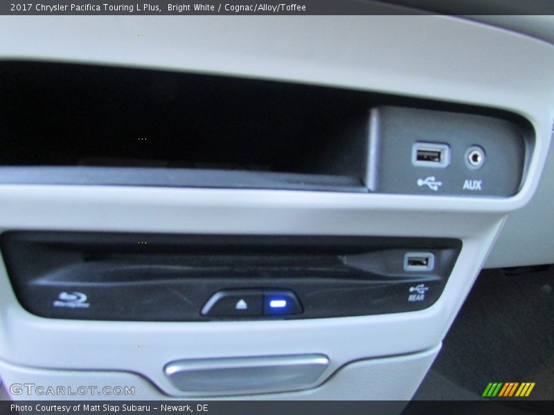 Bright White / Cognac/Alloy/Toffee 2017 Chrysler Pacifica Touring L Plus