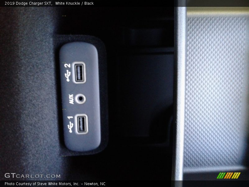 White Knuckle / Black 2019 Dodge Charger SXT