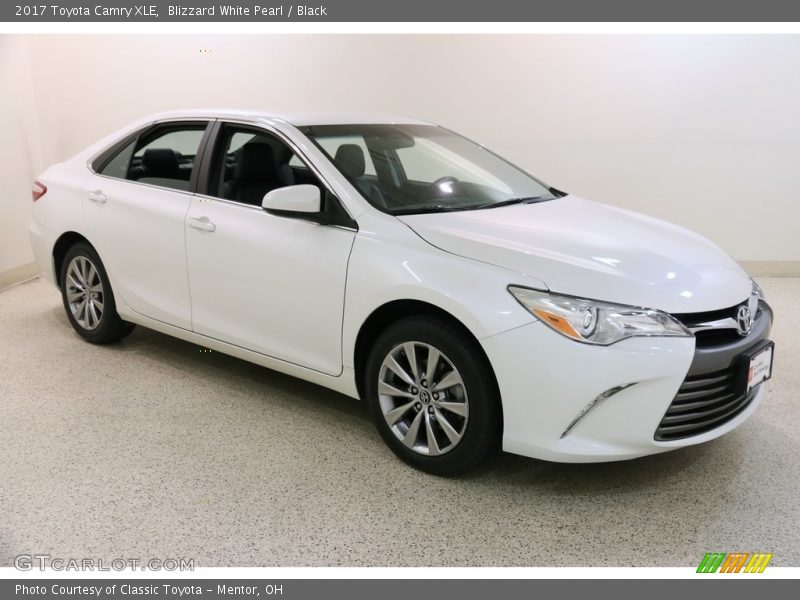 Blizzard White Pearl / Black 2017 Toyota Camry XLE