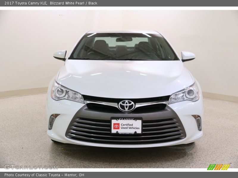 Blizzard White Pearl / Black 2017 Toyota Camry XLE