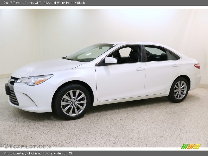 Blizzard White Pearl / Black 2017 Toyota Camry XLE