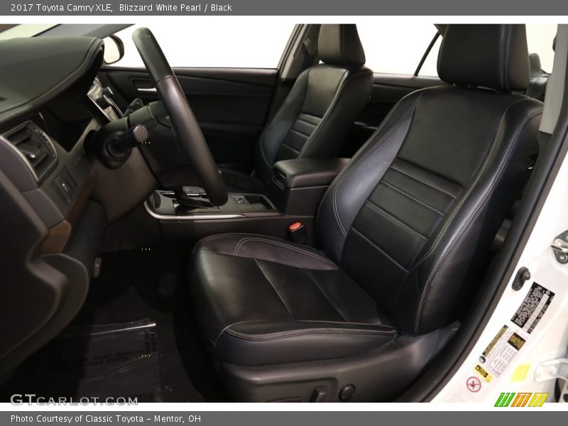 Blizzard White Pearl / Black 2017 Toyota Camry XLE