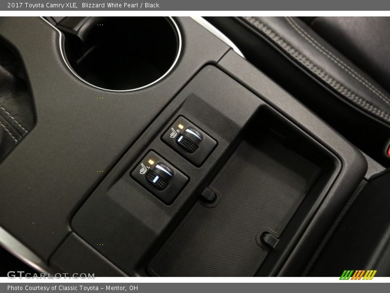 Blizzard White Pearl / Black 2017 Toyota Camry XLE