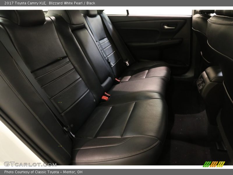 Blizzard White Pearl / Black 2017 Toyota Camry XLE