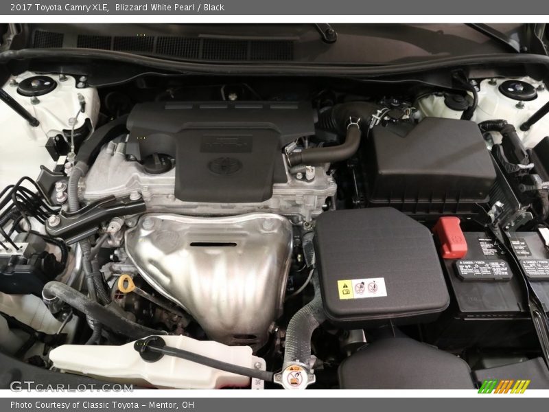 Blizzard White Pearl / Black 2017 Toyota Camry XLE