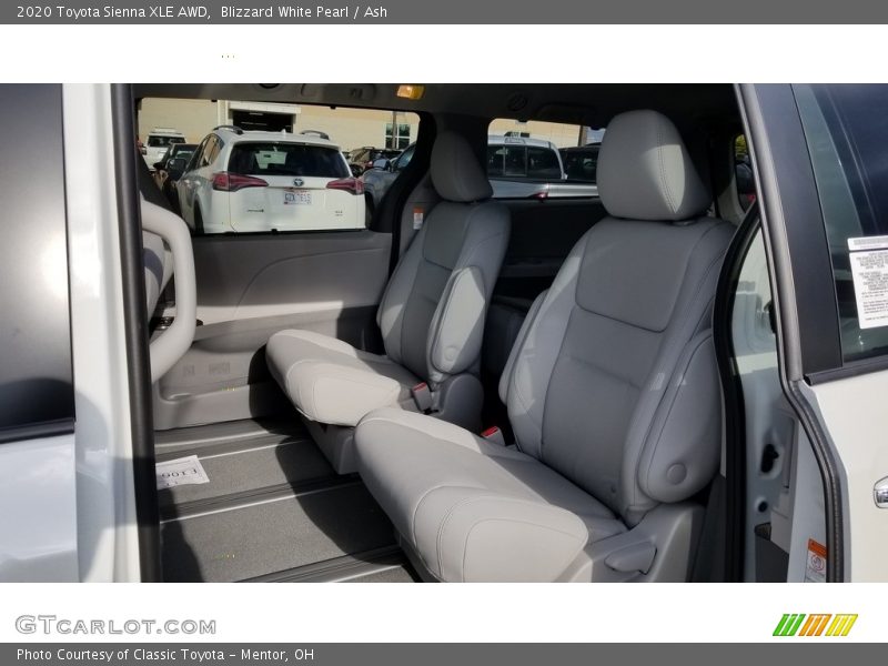 Blizzard White Pearl / Ash 2020 Toyota Sienna XLE AWD