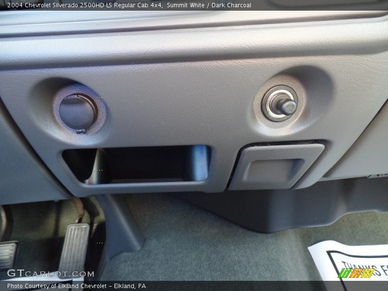 Summit White / Dark Charcoal 2004 Chevrolet Silverado 2500HD LS Regular Cab 4x4