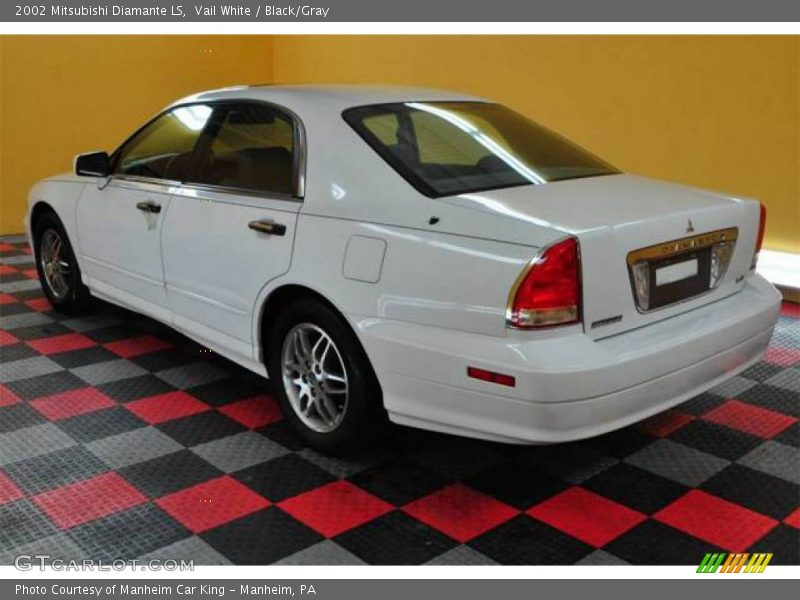 Vail White / Black/Gray 2002 Mitsubishi Diamante LS