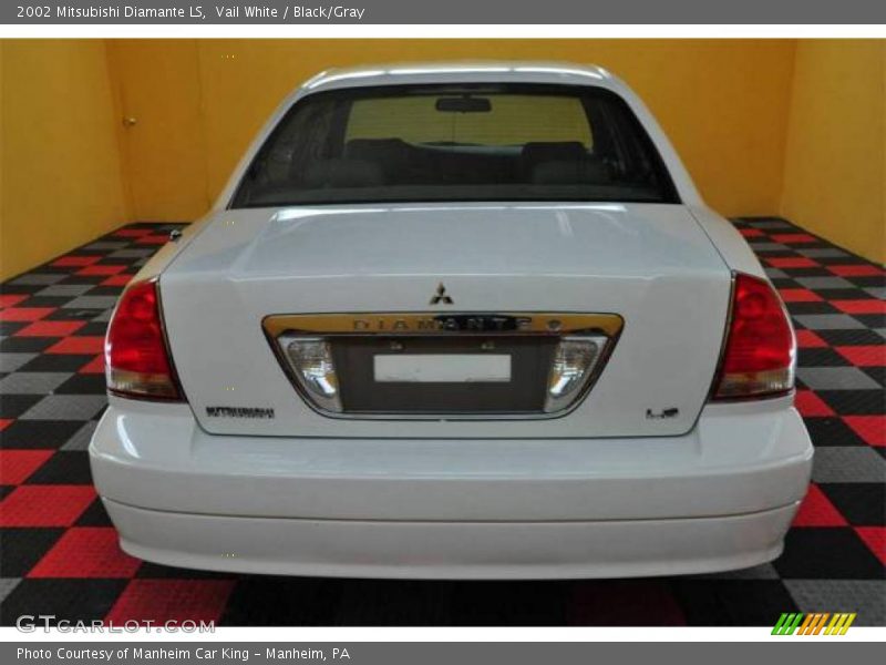 Vail White / Black/Gray 2002 Mitsubishi Diamante LS