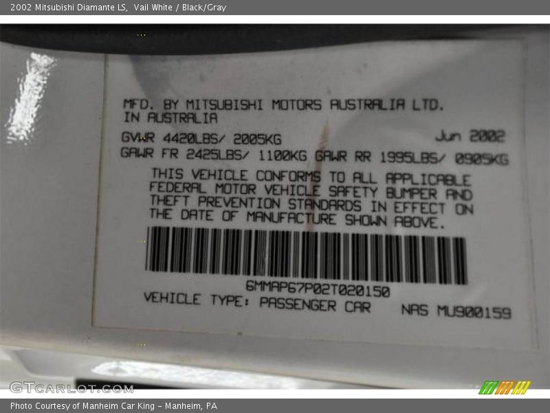 Vail White / Black/Gray 2002 Mitsubishi Diamante LS
