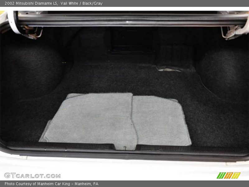 Vail White / Black/Gray 2002 Mitsubishi Diamante LS