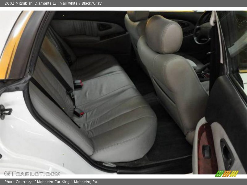 Vail White / Black/Gray 2002 Mitsubishi Diamante LS