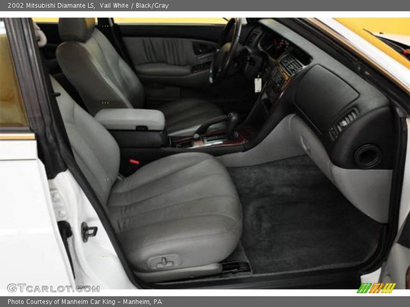 Vail White / Black/Gray 2002 Mitsubishi Diamante LS