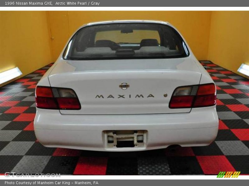 Arctic White Pearl / Gray 1996 Nissan Maxima GXE