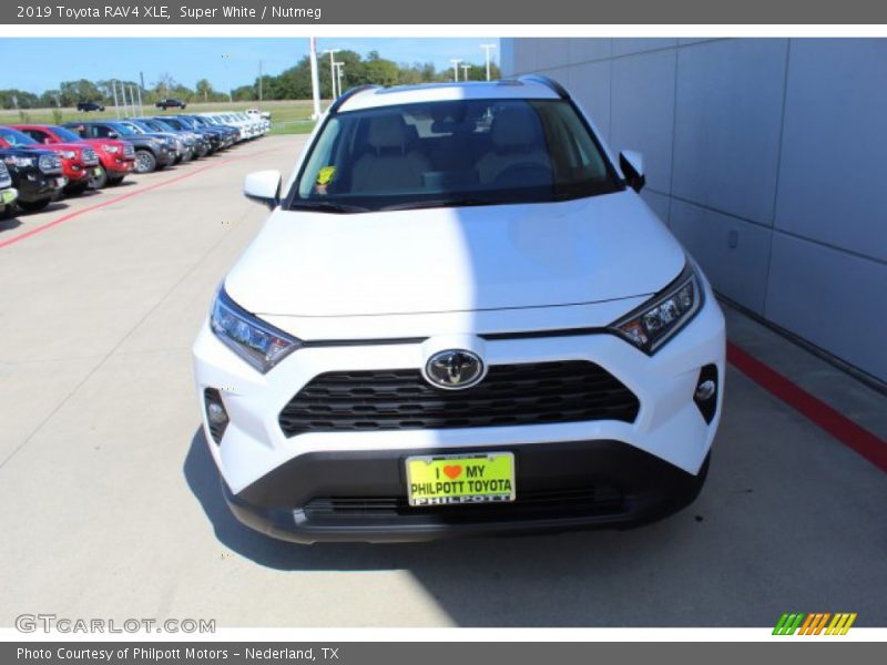 Super White / Nutmeg 2019 Toyota RAV4 XLE