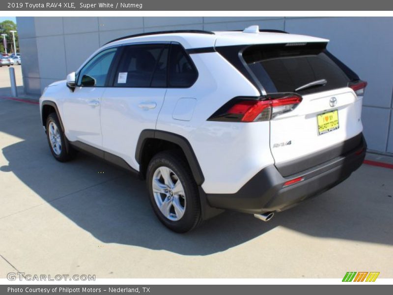 Super White / Nutmeg 2019 Toyota RAV4 XLE