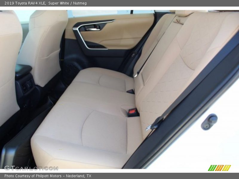 Super White / Nutmeg 2019 Toyota RAV4 XLE