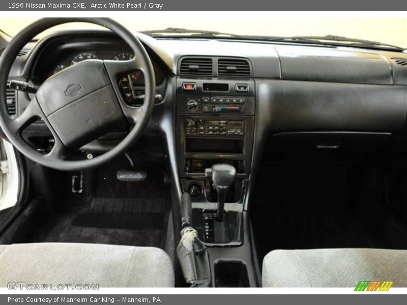 Arctic White Pearl / Gray 1996 Nissan Maxima GXE