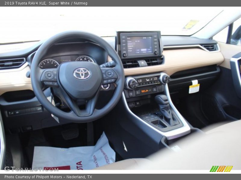 Super White / Nutmeg 2019 Toyota RAV4 XLE