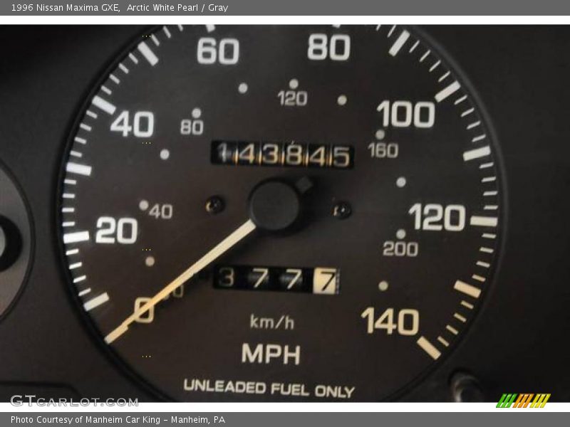 Arctic White Pearl / Gray 1996 Nissan Maxima GXE