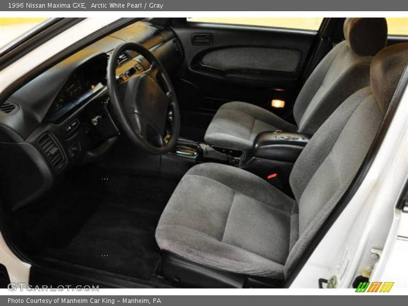 Arctic White Pearl / Gray 1996 Nissan Maxima GXE