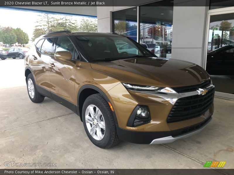 Front 3/4 View of 2020 Blazer LT