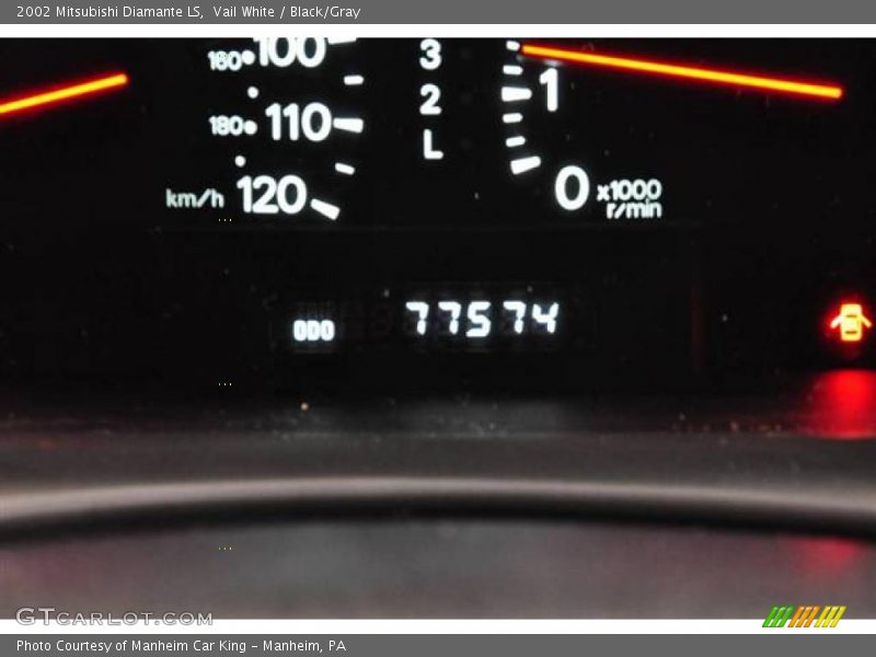 Vail White / Black/Gray 2002 Mitsubishi Diamante LS