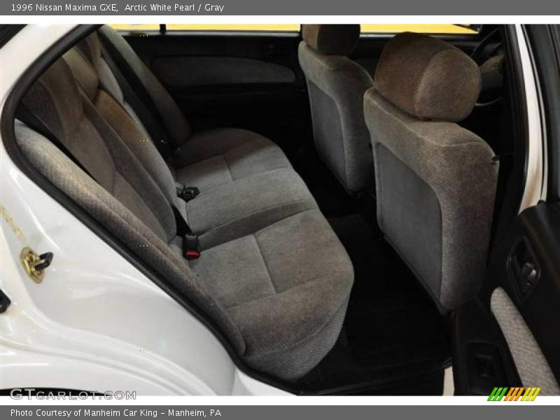 Arctic White Pearl / Gray 1996 Nissan Maxima GXE