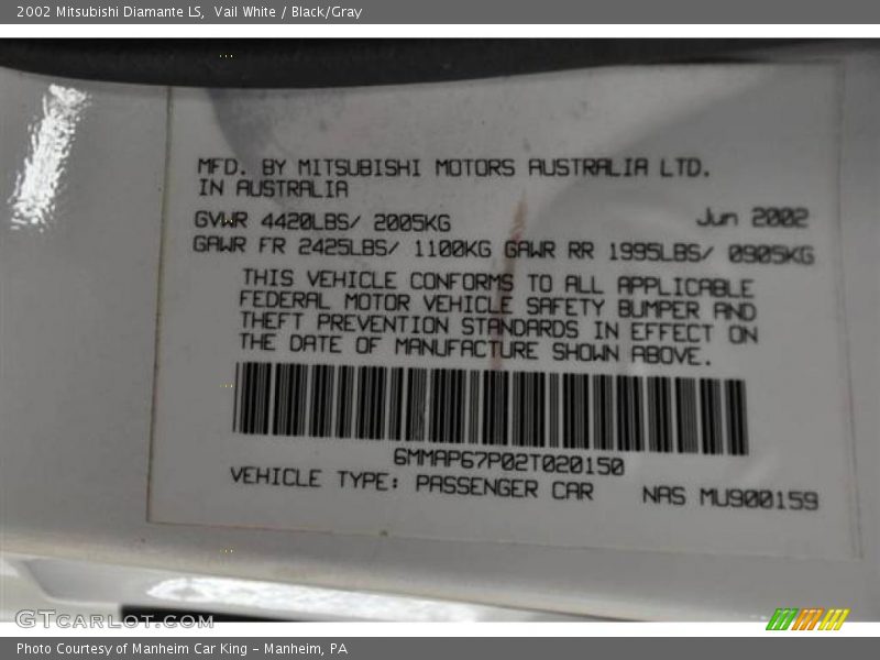Vail White / Black/Gray 2002 Mitsubishi Diamante LS