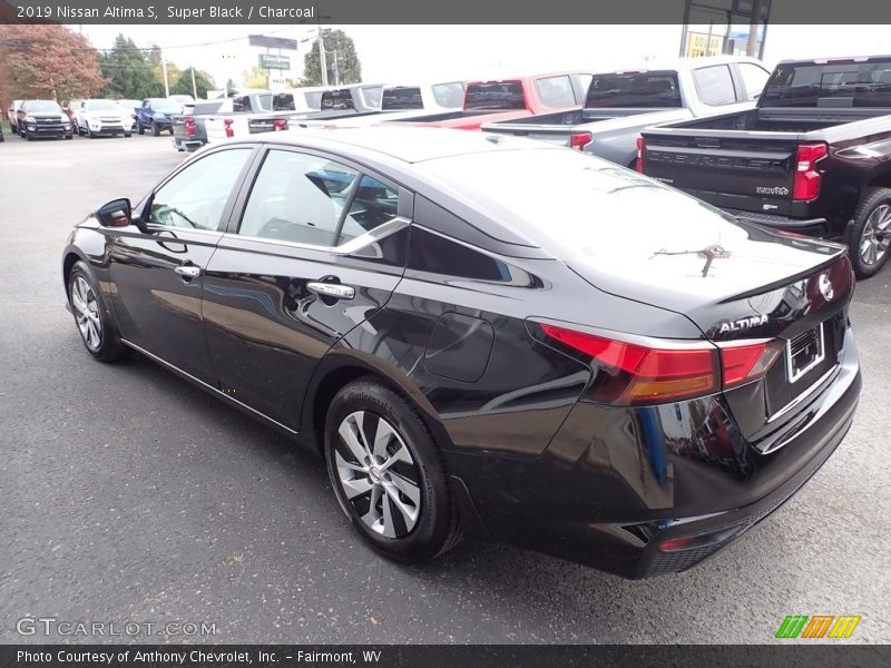 Super Black / Charcoal 2019 Nissan Altima S