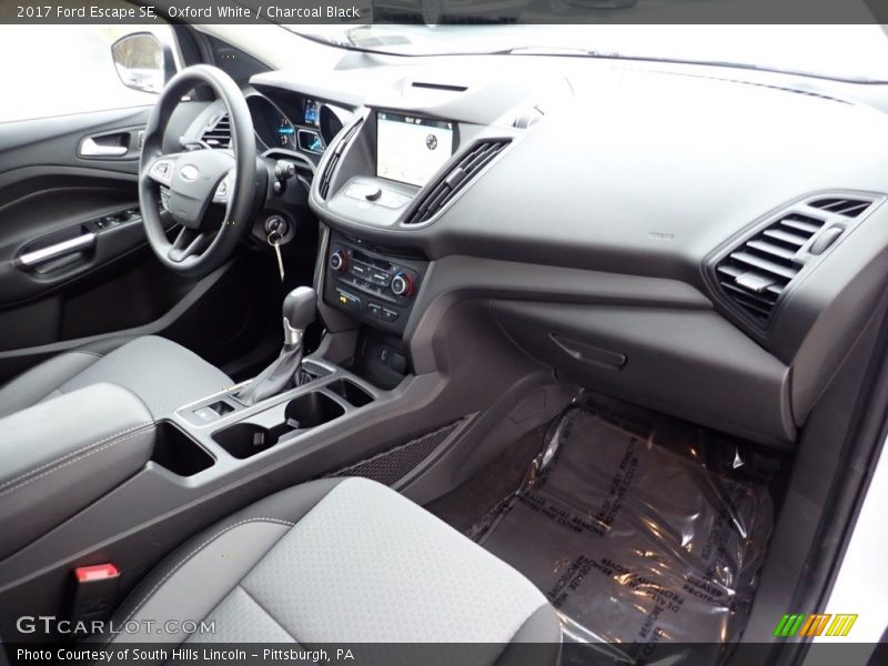 Oxford White / Charcoal Black 2017 Ford Escape SE