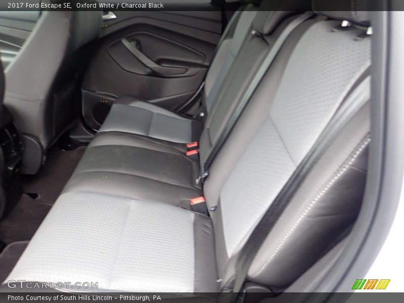 Oxford White / Charcoal Black 2017 Ford Escape SE