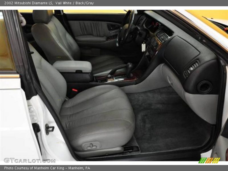 Vail White / Black/Gray 2002 Mitsubishi Diamante LS