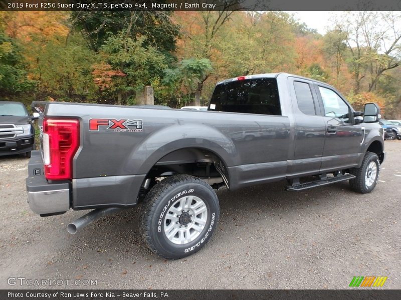 Magnetic / Earth Gray 2019 Ford F250 Super Duty XLT SuperCab 4x4