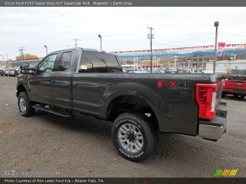 Magnetic / Earth Gray 2019 Ford F250 Super Duty XLT SuperCab 4x4