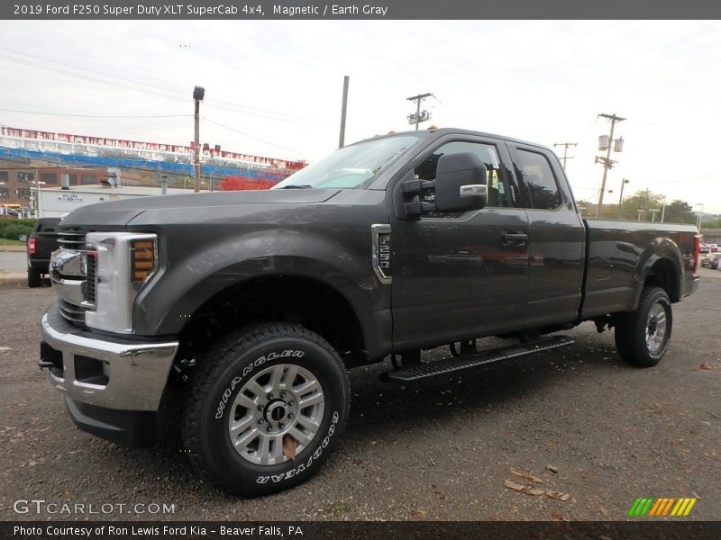 Magnetic / Earth Gray 2019 Ford F250 Super Duty XLT SuperCab 4x4