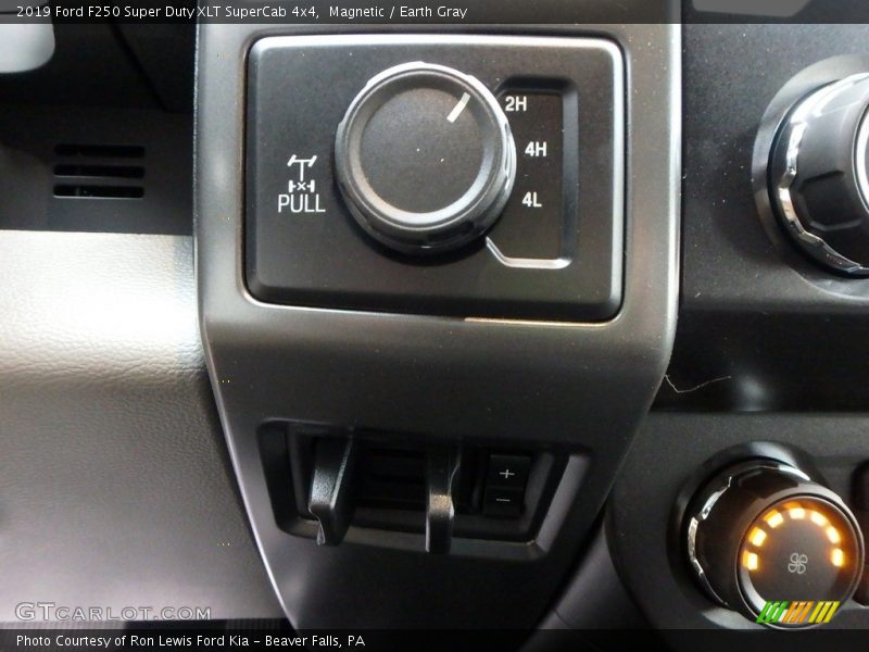 Magnetic / Earth Gray 2019 Ford F250 Super Duty XLT SuperCab 4x4