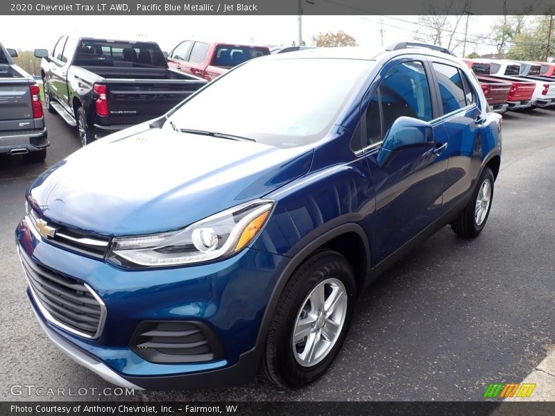 Front 3/4 View of 2020 Trax LT AWD