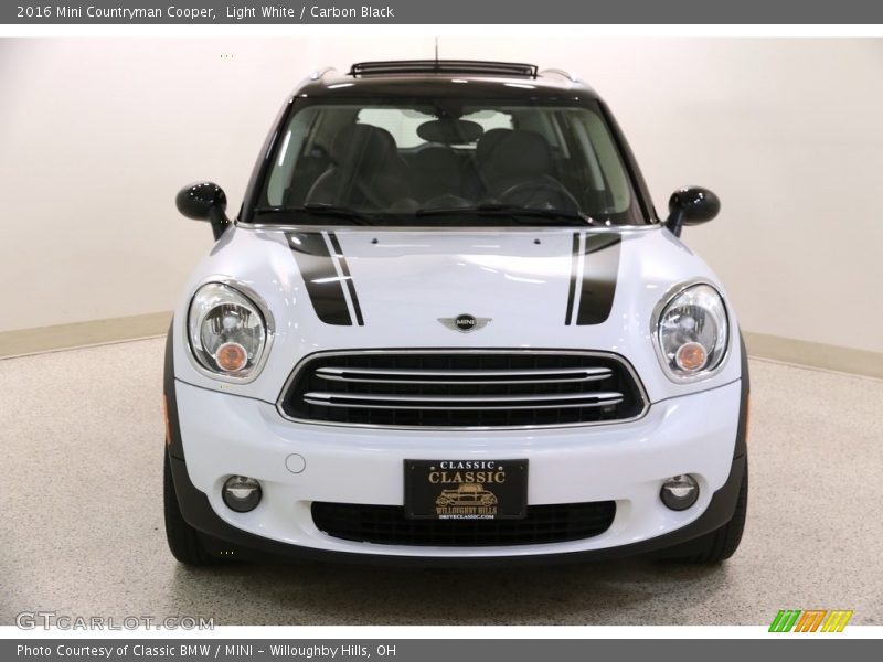 Light White / Carbon Black 2016 Mini Countryman Cooper