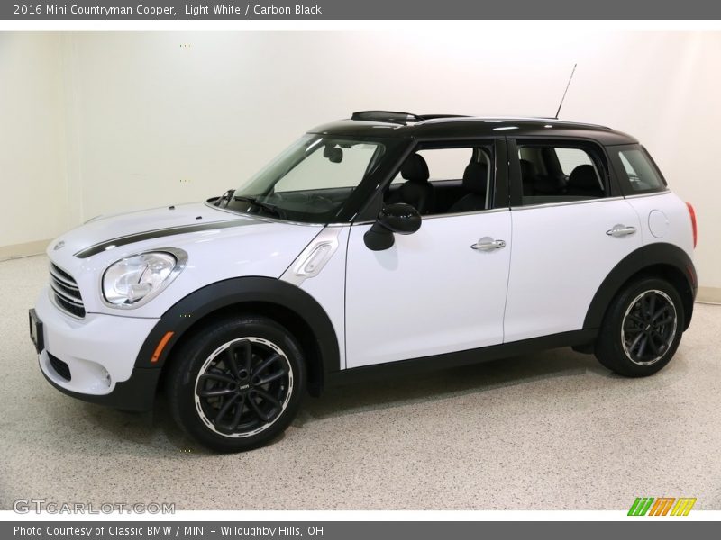 Light White / Carbon Black 2016 Mini Countryman Cooper
