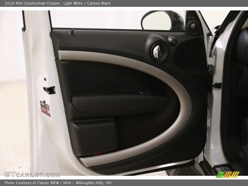 Light White / Carbon Black 2016 Mini Countryman Cooper