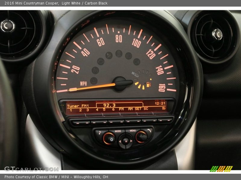 Light White / Carbon Black 2016 Mini Countryman Cooper