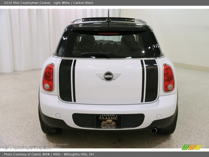Light White / Carbon Black 2016 Mini Countryman Cooper