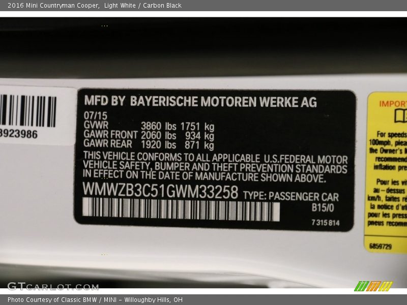 Light White / Carbon Black 2016 Mini Countryman Cooper